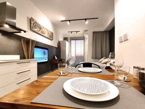 Dining - Contemporary Studio Apartment in Ebene (Rue Du Conseil Municipal)