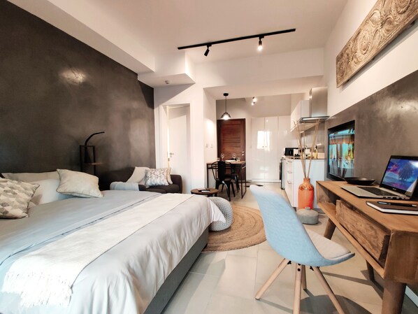 1 bedroom, in-room safe, desk, iron/ironing board - Contemporary Studio Apartment in Ebene (Rue Du Conseil Municipal)