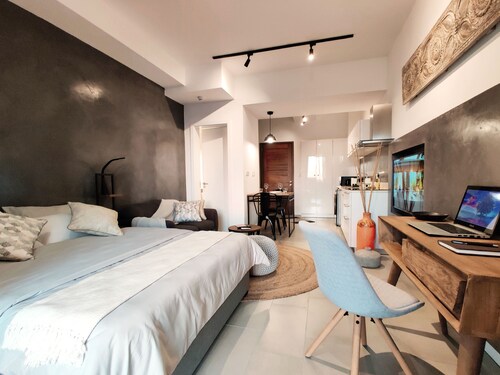 Contemporary Studio Apartment in Ebene