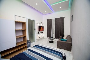 1 slaapkamer, een strijkplank/strijkijzer, gratis wifi, beddengoed