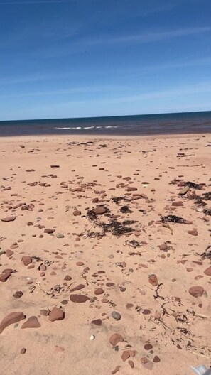 På stranden