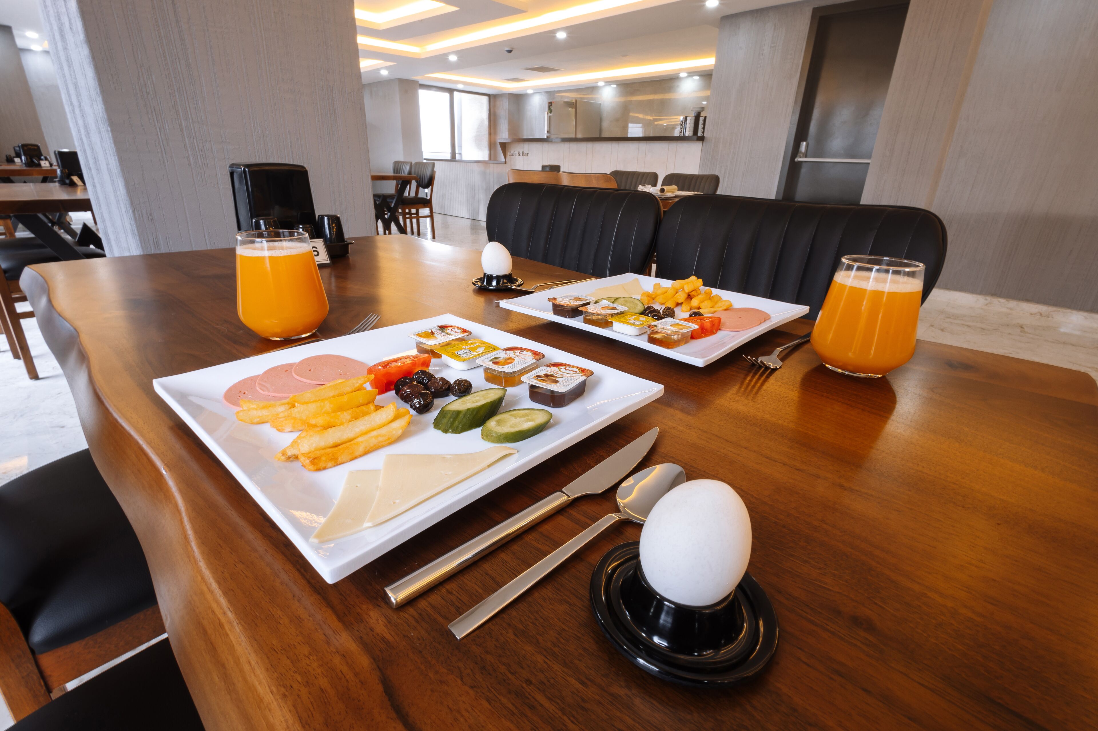 Free daily cooked-to-order breakfast