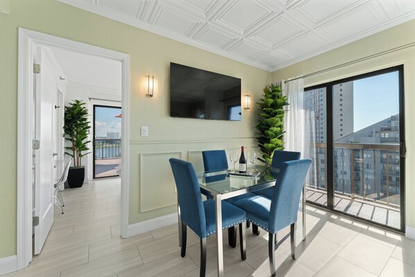 Dining area with terrace access and beautiful resort views - Modern 2Bed/2Bath Home w/Private Terrace & Kitchen - Apartment (Orlando)