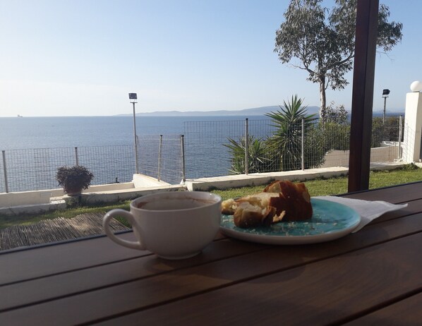 Outdoor dining - Forever Blue (Salamina)