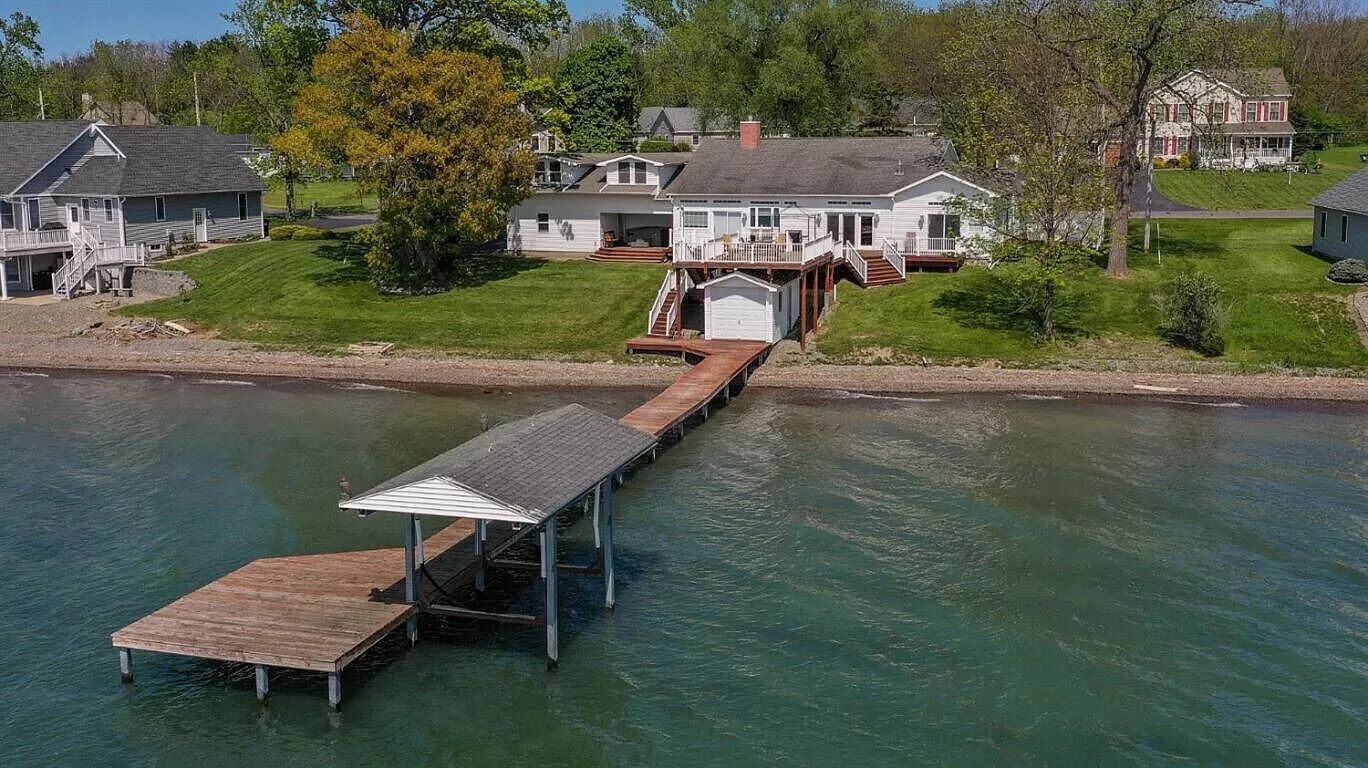 Newly Renovated East Shore Lakeside Ranch, Private Beach, Hot Tub, Boat Launch