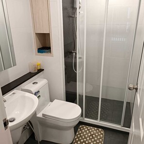 Apartemen Royal, 1 Tempat Tidur Queen, Bebas Asap Rokok, balkon | Kamar mandi | Perlengkapan mandi gratis, handuk,  dan tisu toilet