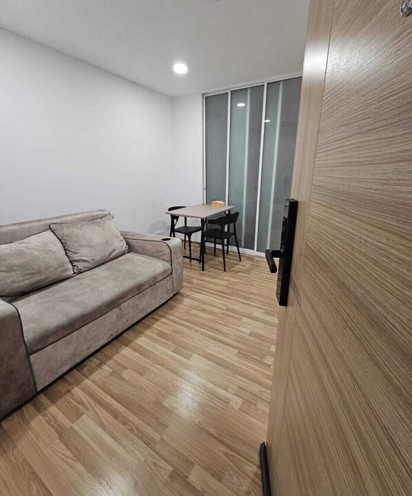 Royal Apartment, 1 Queen Bed, Non Smoking, Balcony | Living area | Flat-screen TV