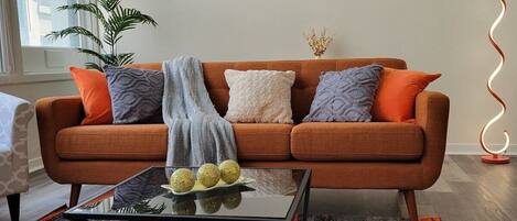 Télévision, baby-foot, table de tennis de table