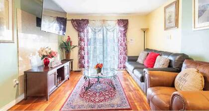 Cheerful 3 Bedroom Home- Near EWR/NYC