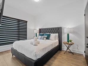 2 chambres, bureau, fer et planche à repasser, accès au Wi-Fi (inclus)