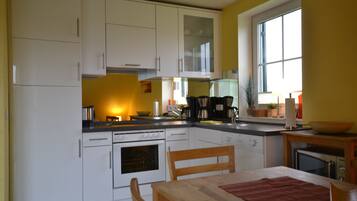 Refrigerador, microondas, parrilla de estufa y lavavajillas