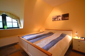 2 bedrooms, iron/ironing board, free WiFi