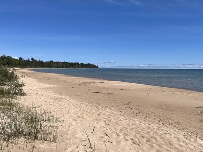Charming Cabin Retreat on Cedar Cove