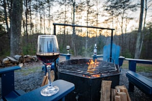 Property grounds - Wooded Circle - Barrel sauna, hot tub, fire pit (Hico)