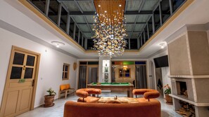 Bar-salon dans le hall