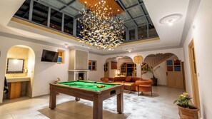 Bar-salon dans le hall