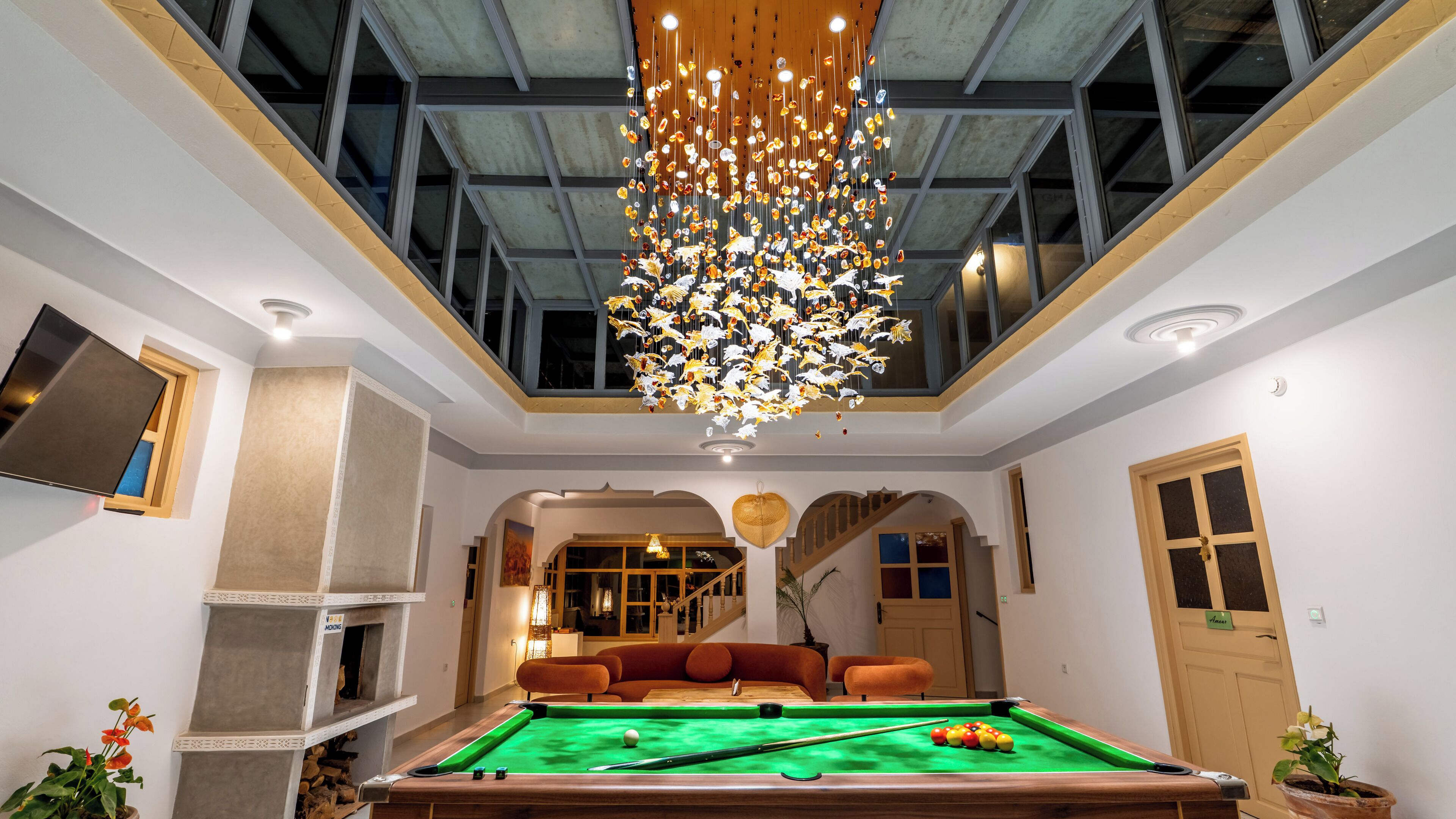Lobby lounge