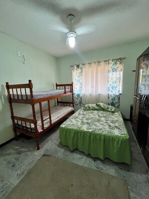 3 室のベッドルーム、WiFi