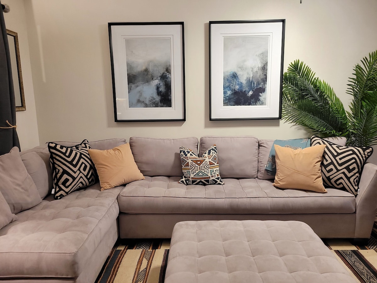 NEW SuperHost House-pet friendly, remote worker, centrally located urban oasis!