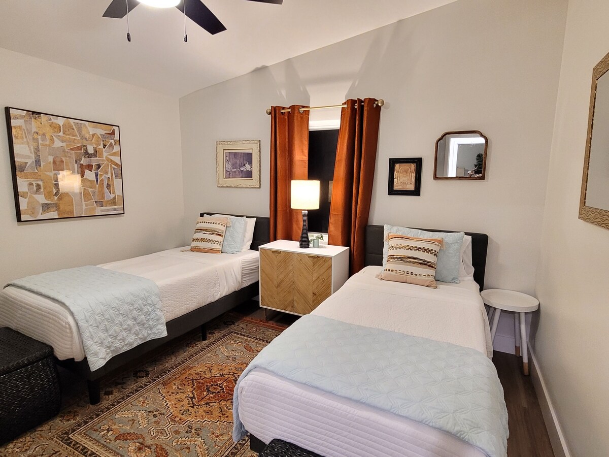 Photo 4 of NEW SuperHost House-pet friendly, remote worker, centrally located urban oasis!