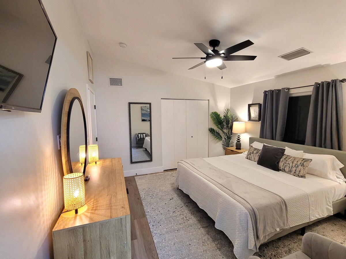 Photo 2 of NEW SuperHost House-pet friendly, remote worker, centrally located urban oasis!