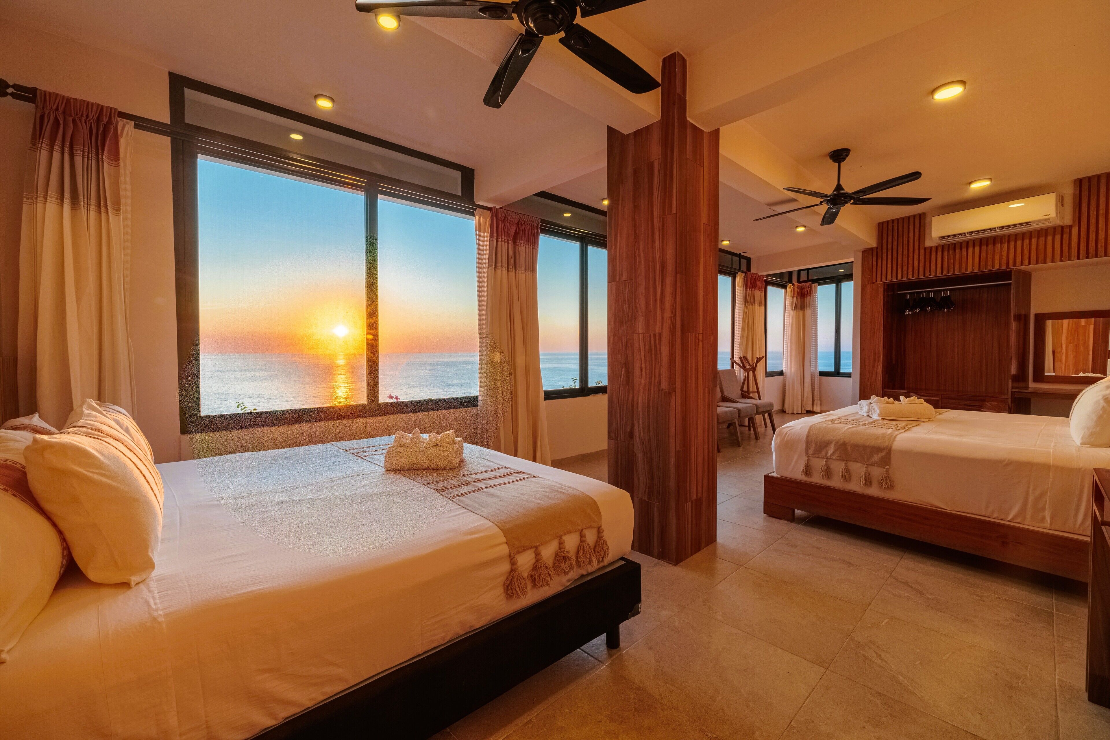 Chambre Design, plusieurs lits, vue piscine, en front de mer | Literie de qualité supérieure, couette en duvet d'oie