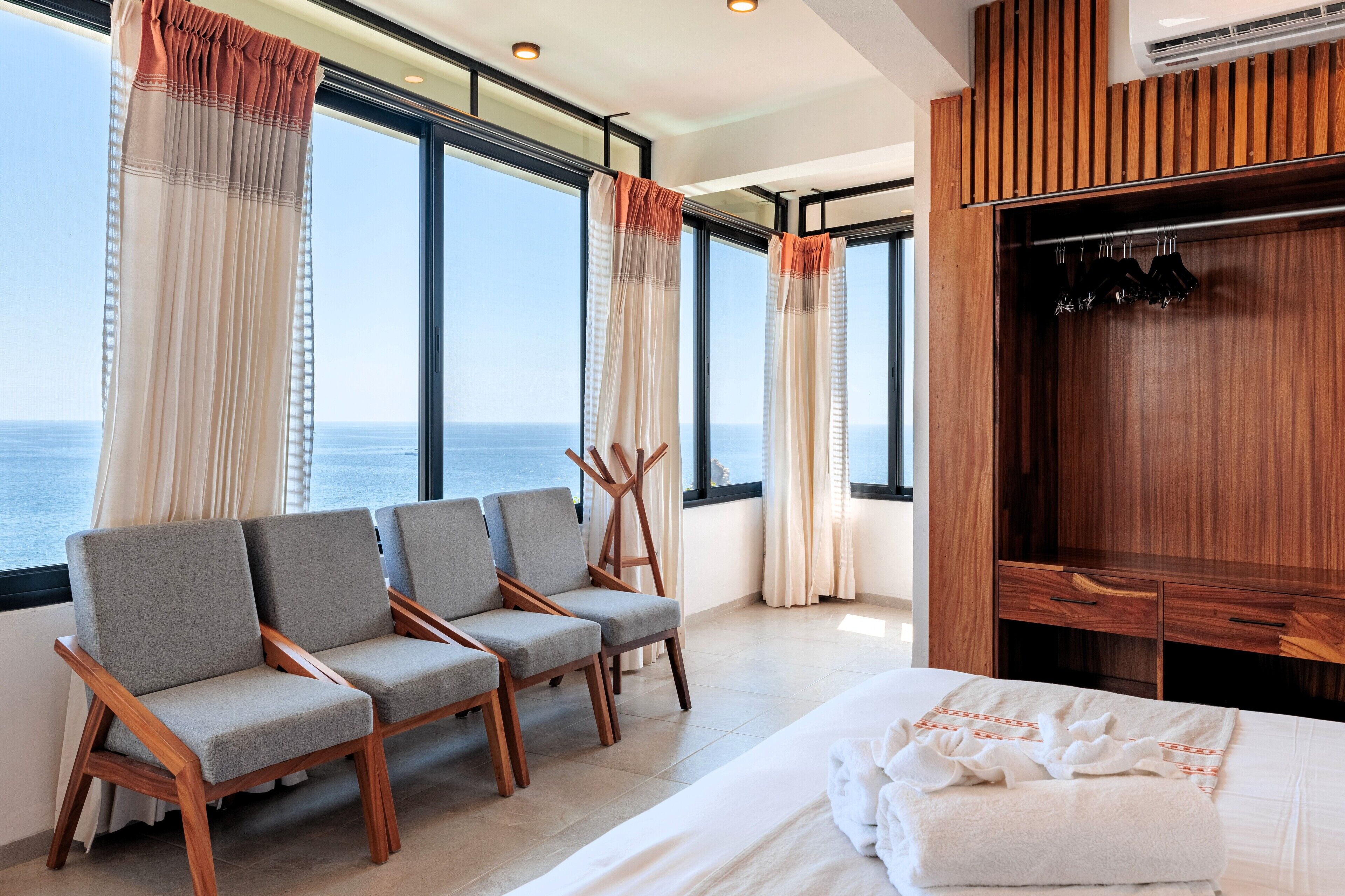 時尚客房, 多張床, 泳池景, 海濱 | 高級寢具、羽絨被、Select Comfort 床墊、房內夾萬