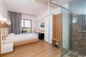 Deluxe Double Room, Sea View | Desk, free WiFi, bed sheets, wheelchair access