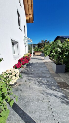 Studio mit Küche für 2 Personen 5-10 Min. zum See und 1 Min. zur Bushaltestelle