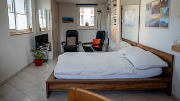 1 bedroom, iron/ironing board, free WiFi, bed sheets