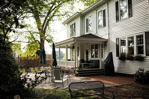 Exterior - The Trott House Inn (Newton)