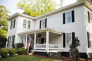 Exterior - The Trott House Inn (Newton)