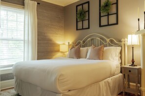 Superior Room, 1 King Bed, Private Bathroom | Egyptian cotton sheets, premium bedding, individually decorated - The Trott House Inn (Newton)