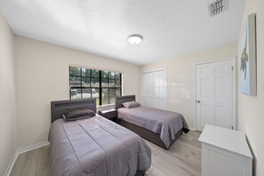 5 habitaciones, tabla de planchar con plancha y wifi gratis 