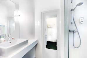 Bathroom - B&B Hotel Bremen-altstadt (Bremen)