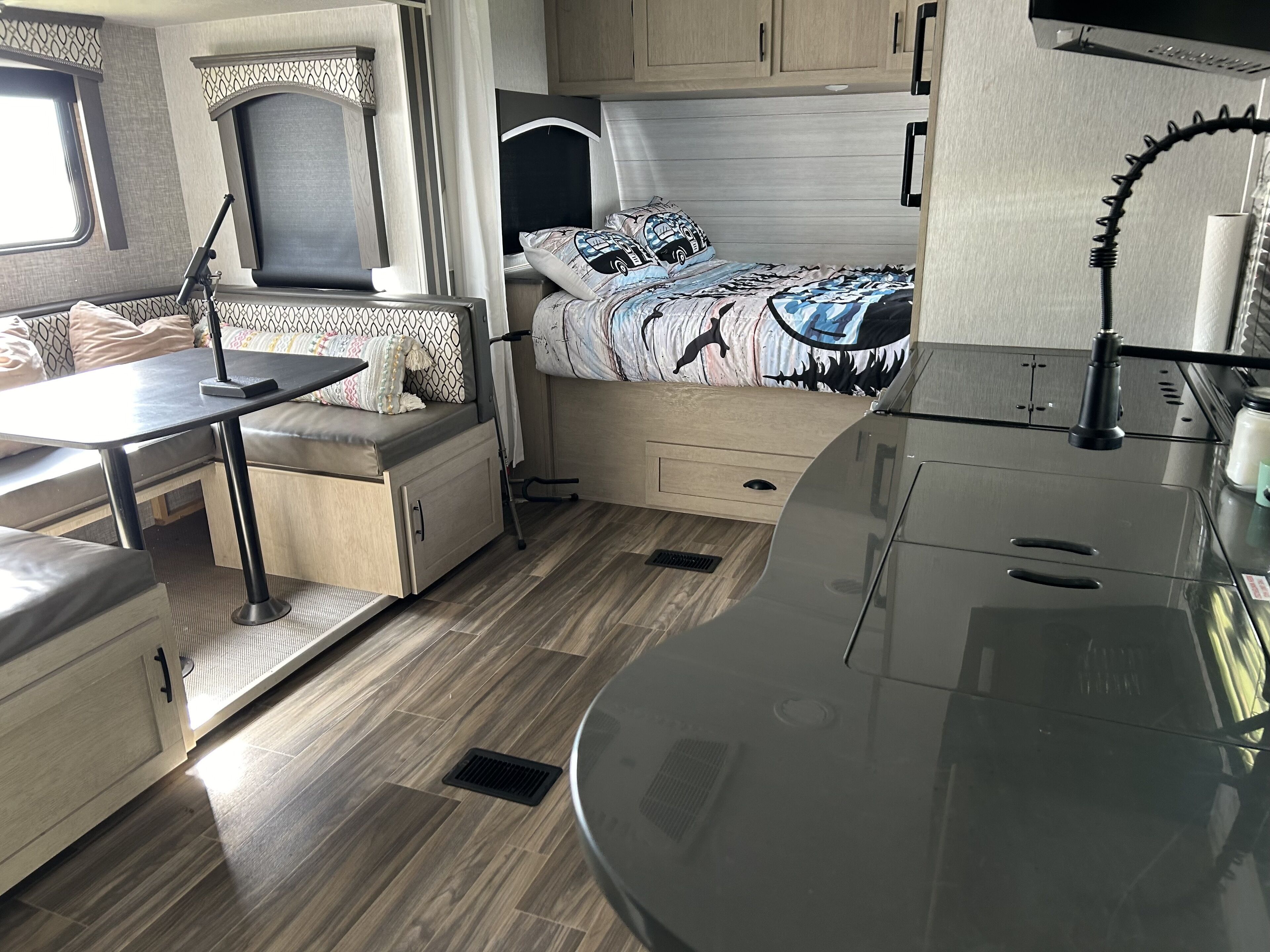 Eco Friendly fully loaded trailers in the mountains! Your ultimate camping stay!
