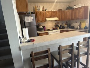 Private kitchen - Beautiful entire home near Plaza Patio Mall (Saltillo)