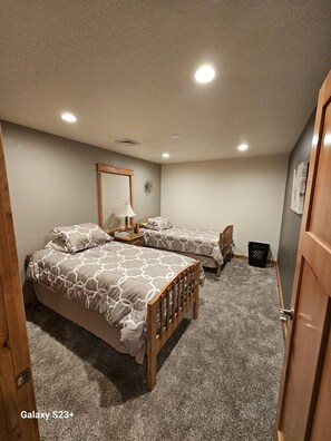 3 bedrooms, travel cot, free WiFi, bed sheets