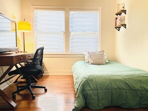 3 bedrooms, desk, iron/ironing board, free WiFi