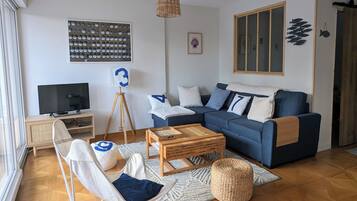 Smart-tv, bøger, stereoanlæg