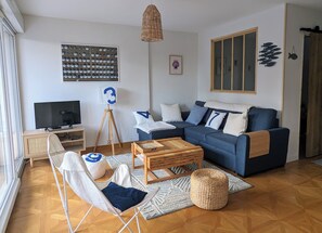 Smart-tv, boeken en een stereo