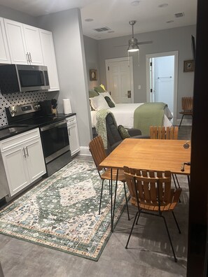 1 bedroom, desk, iron/ironing board, WiFi
