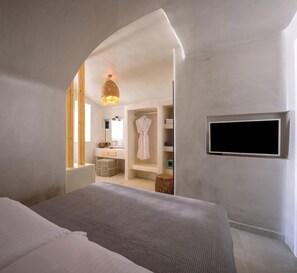 2 bedrooms, in-room safe, iron/ironing board, free WiFi
