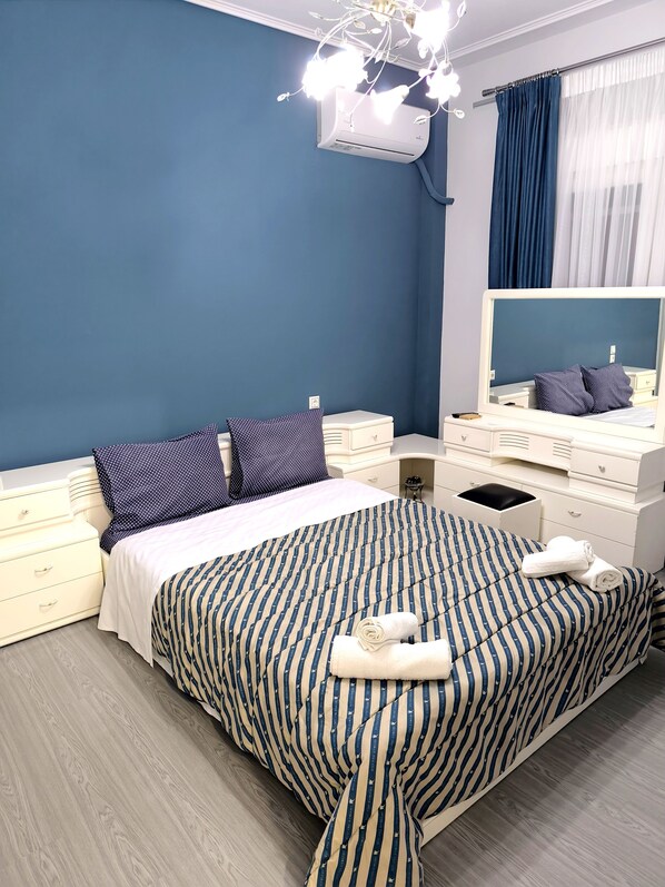 2 bedrooms, iron/ironing board, WiFi, bed sheets