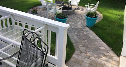 Comfy Cape Home: Close to Mayflower Beach, golf course, and Downtown