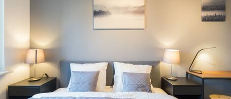 3 bedrooms, iron/ironing board, WiFi, bed sheets