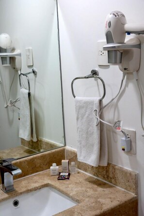 Bathroom - One Irapuato (Irapuato)