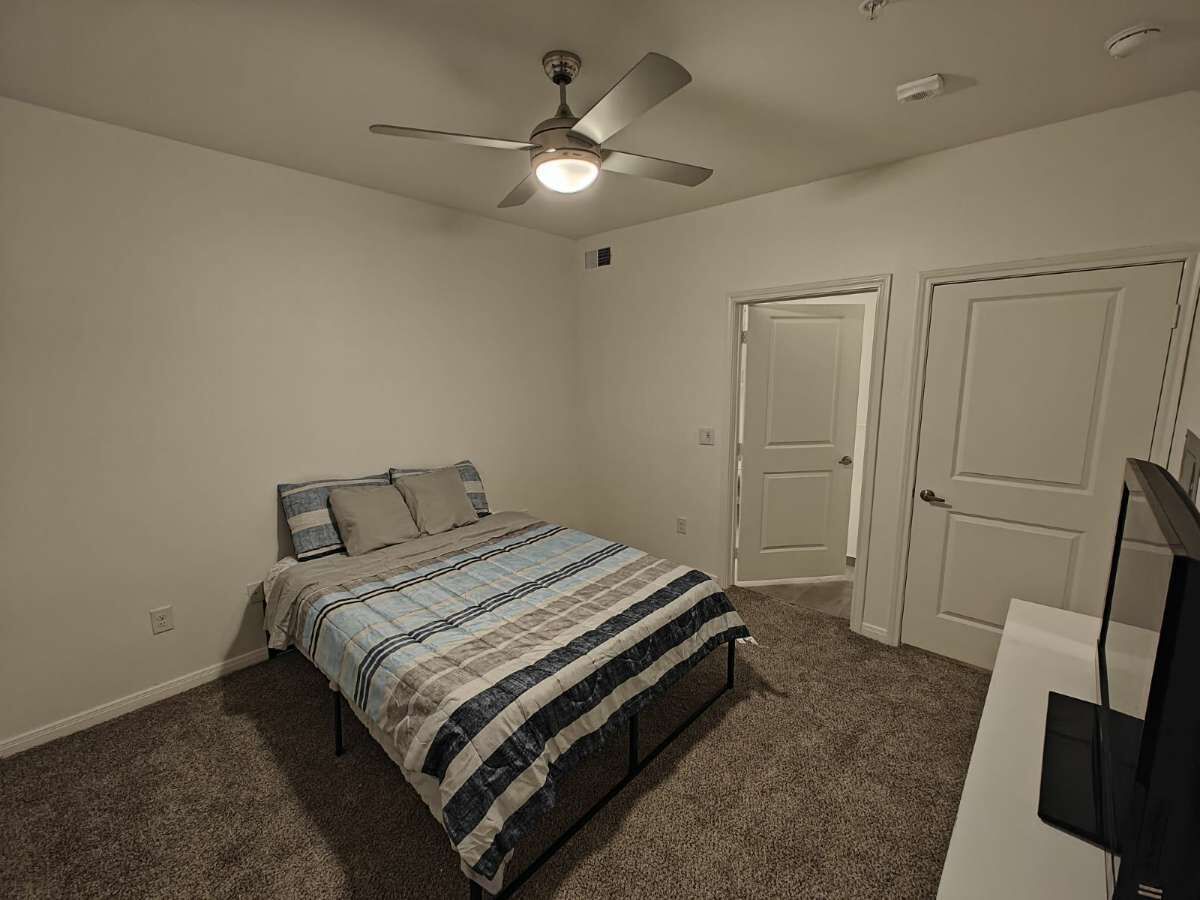 1 bedroom, desk, WiFi, bed sheets