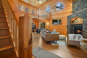 Smart TV, chimenea, videojuegos, futbolito