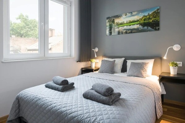 1 bedroom, iron/ironing board, WiFi, bed sheets - Modern and comfortable with a bedroom (Kraków)